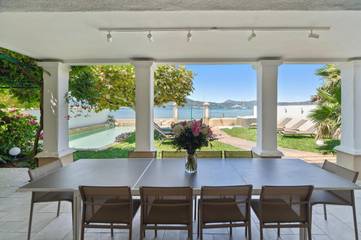 Location de vacances pour 14 personnes, avec jacuzzi ainsi que piscine et jardin dans Plage de la Bouillabaisse