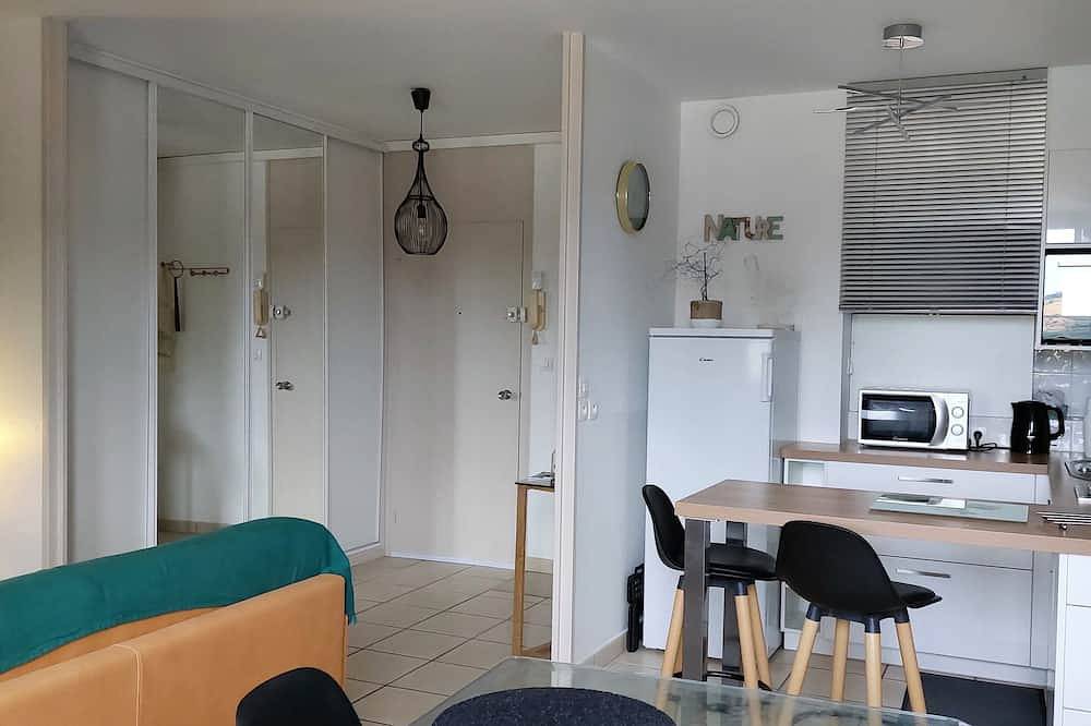 Entire apartment, Proche Commodités. Parking + Garage Fermé Inclus .résidence Calme in Sorbiers, Loire