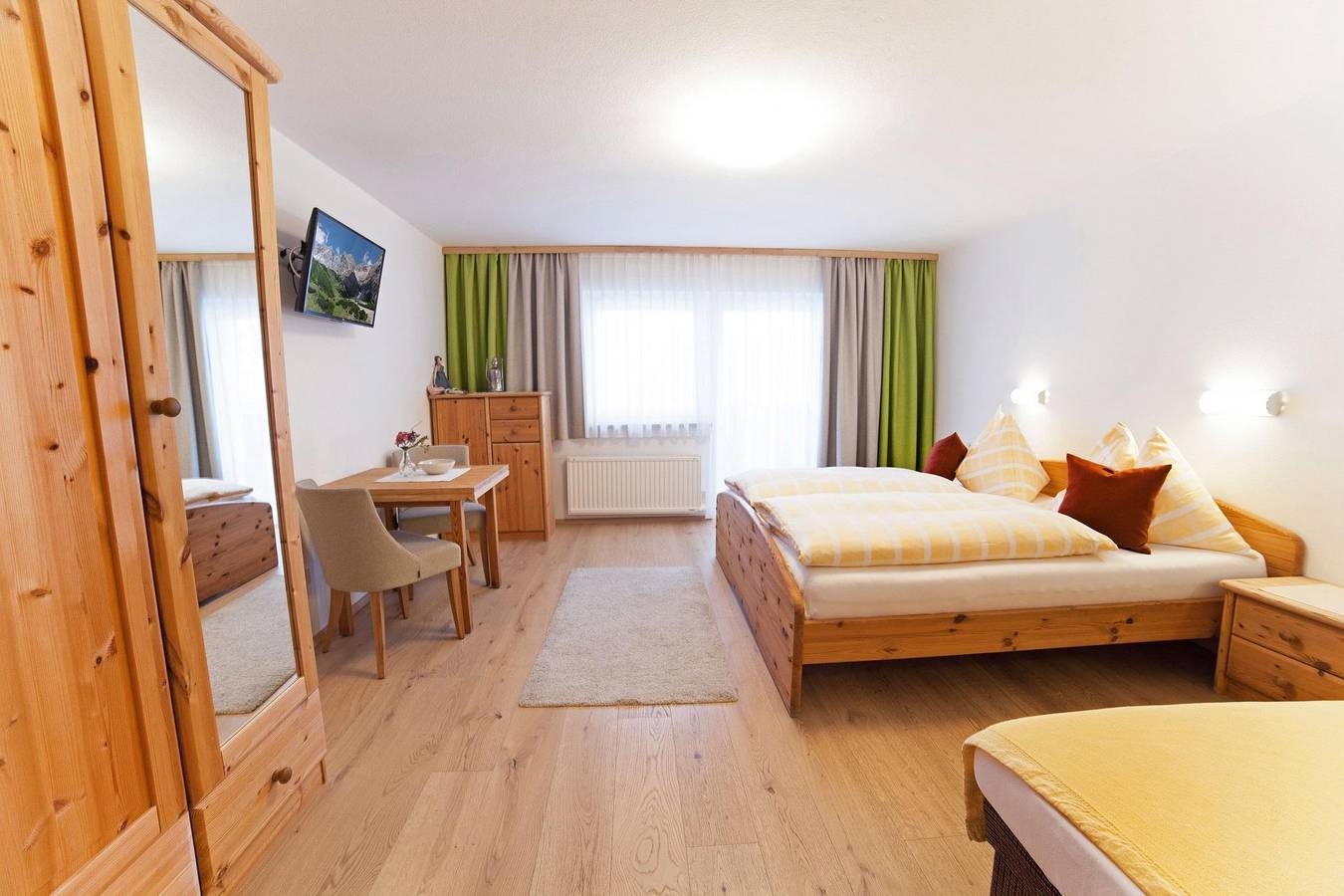 Ganze Ferienwohnung, Familienzimmer mit Balkon (2 Erw., 1 Kind) in Filzmoos, Tennengau