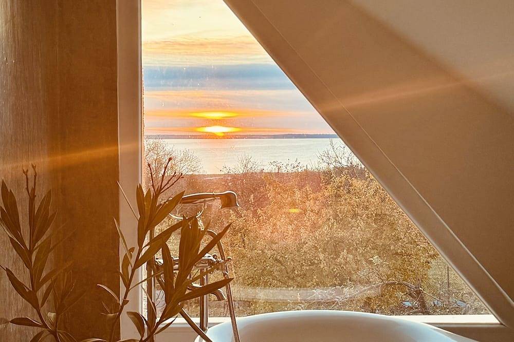 Ganze Wohnung, Cosy Quiet Tiny studio with lake views in the suburbs of Balatonalmadi in Balatonalmadi, Plattensee nordufer