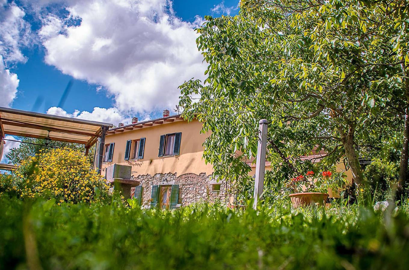 Ganze Ferienwohnung, Angenehme Wohnung mit Grill, Terrasse und Garten in Santa Luce, Etruskische Küste
