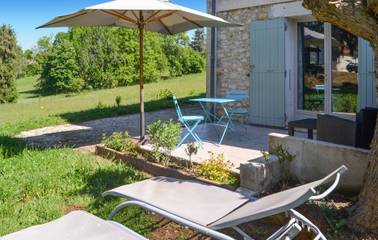 Gîte pour 4 personnes, avec terrasse, adapté aux familles à Rouffignac-Saint-Cernin-de-Reilhac