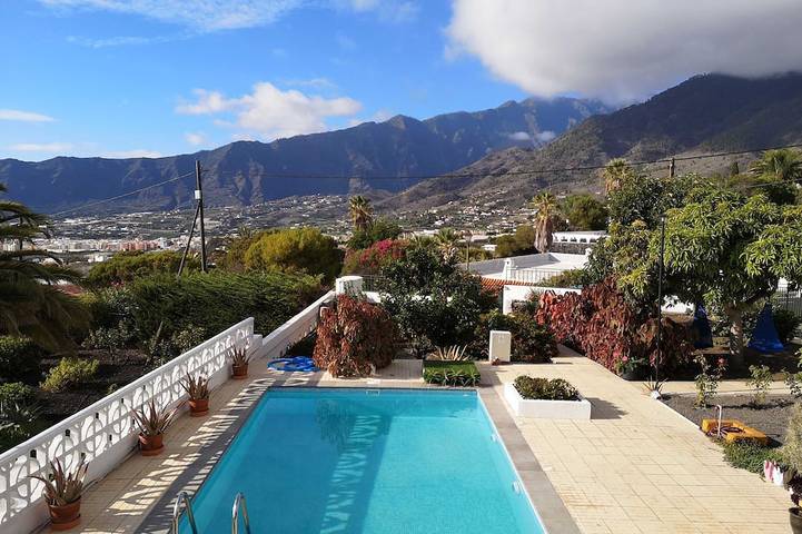 Ferienhaus für 4 Personen, mit Balkon und Garten sowie Pool