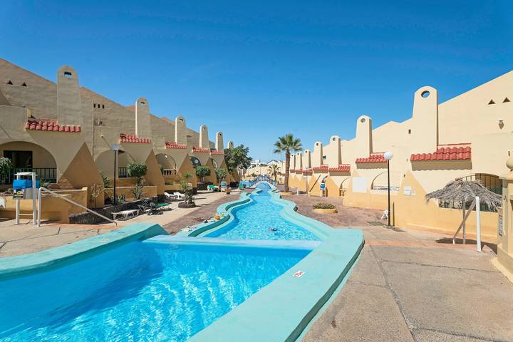 Entire apartment, Vacation Apartment 'Mareverde K131' with Shared Pool, Balcony and Wi-Fi in San Eugenio Alto, Adeje