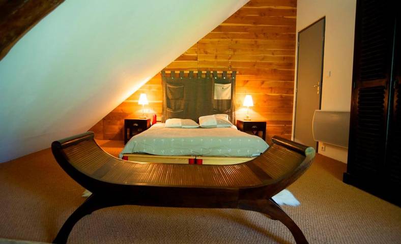 Location de vacances pour 4 personnes, avec jardin ainsi que vue et terrasse à Crévoux