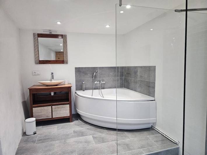 Location de vacances pour 8 personnes, avec jardin ainsi que vue et piscine à Livron-sur-Drôme - 4