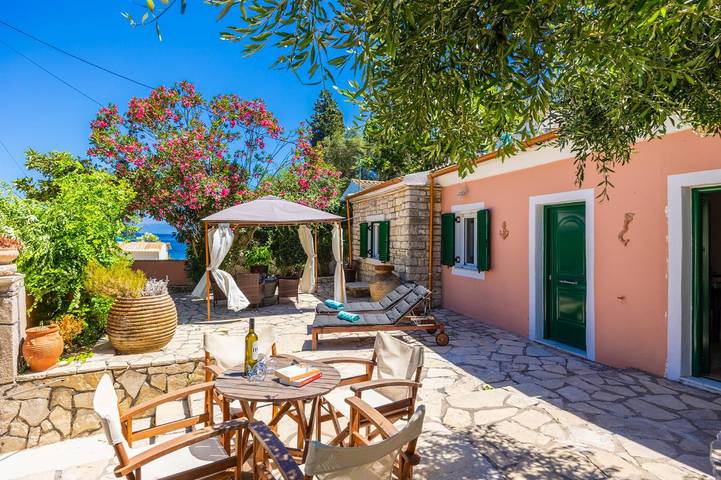 Apartment for 5 people, with garden and terrace in Paxos