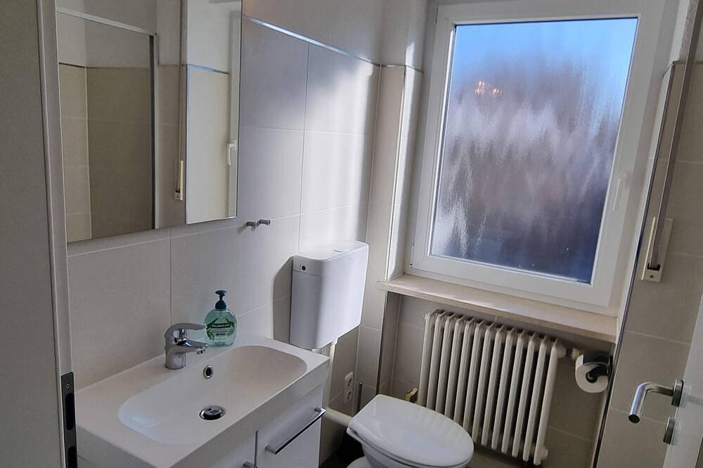 Ganze Wohnung, Ferienwohnung am Starnberger See\nim Ortszentrum, wenige Minuten vom See entfernt in Seeshaupt, Starnberger See