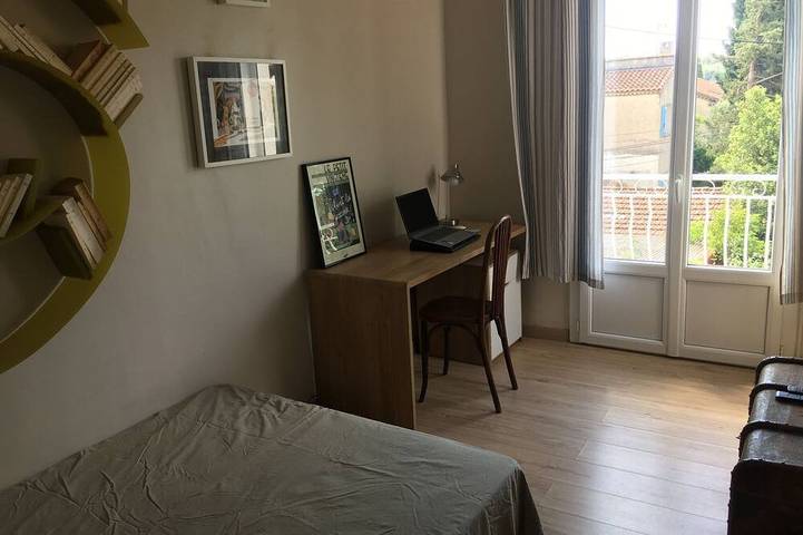 Town house. Large wooden terrace. Enclosed garden with century-old trees. in Toulon, Mittelmeerküste (Frankreich)