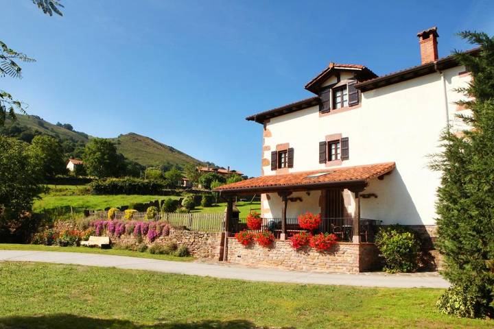 Casa de vacaciones para 8 personas, con Balcón y Terraza además de Jardín y Vistas en Valle de Baztan