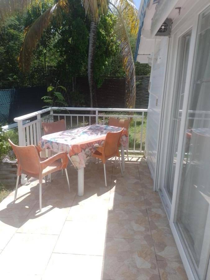 Maison d’hôte pour 2 personnes, avec terrasse ainsi que jardin et piscine à Le Moule - 3