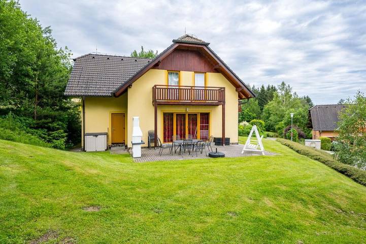 Ferienhaus für 12 Personen, mit Sauna und Seeblick sowie Ausblick und Garten in Lipno - 2