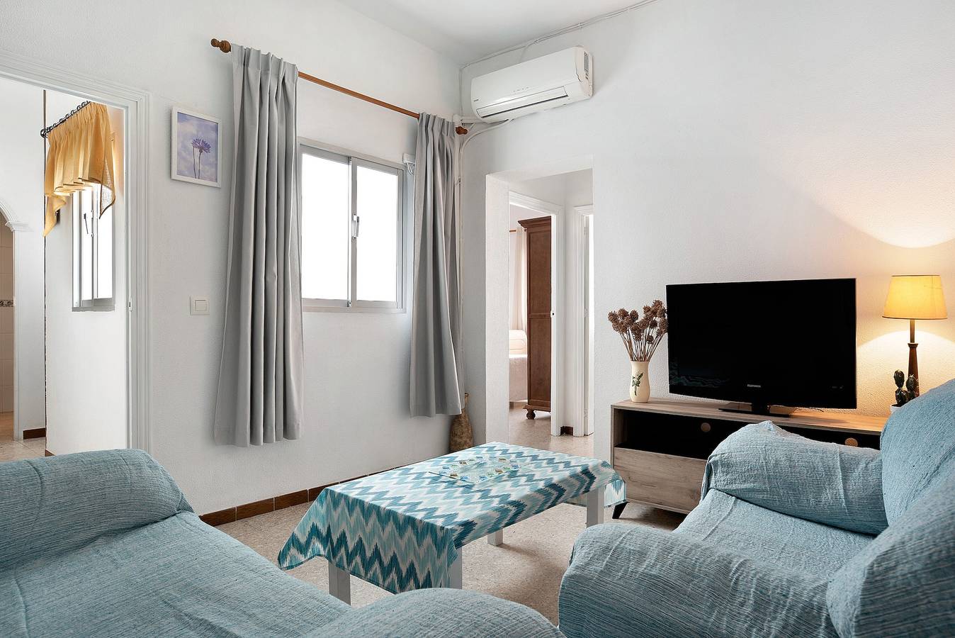 Apartamento entero, Apartamento vacacional 'Casa Juani - Solo Familias' con terraza compartida y Wi-Fi in Conil de la Frontera, Costa de la Luz