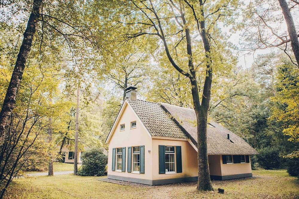 Vrijstaande bungalow met bedstee, ideaal voor gezinnen in Drenthe. in Hooghalen, Drenthe