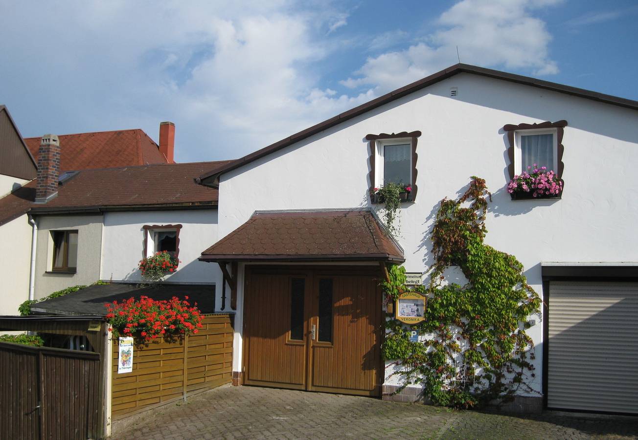 Ganze Wohnung, Apartment 'Veronika' mit gemeinsamer Terrasse, Garten und Wlan in Ilmenau, Thüringer Kernland