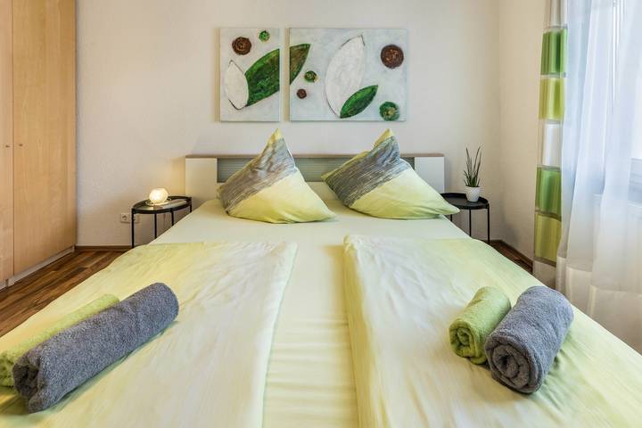 Ganze Wohnung, Ferienwohnung 'Stachel A' mit Privatem Balkon und WLAN in Konstanz, Hohenzollern Radweg Region