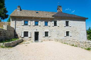 Gîte pour 8 personnes, avec sauna ainsi que terrasse et jacuzzi à Saint-Amans
