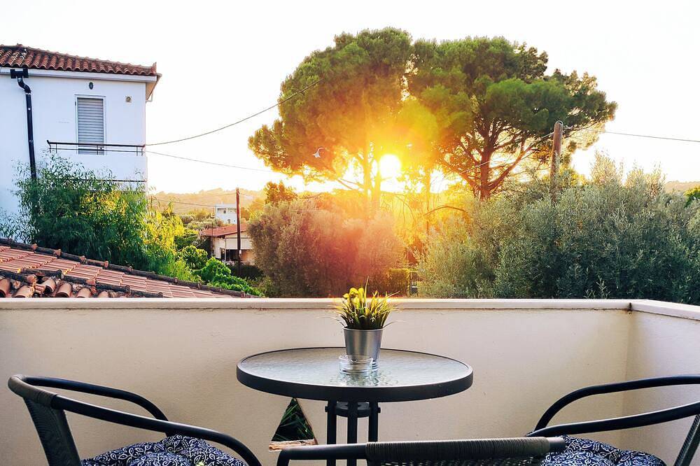 Ganze Wohnung, Grandma’s Pine Apartments – Twin-Bed Studio in Euböa