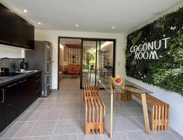 Gîte pour 2 personnes, avec jardin et piscine ainsi que jacuzzi et bassin pour enfant à Remire-Montjoly