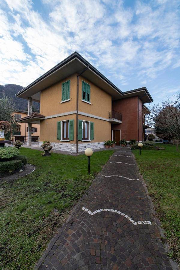 Ferienwohnung für 4 Personen, mit Garten und Whirlpool, kinderfreundlich in Gemeinde Iseo