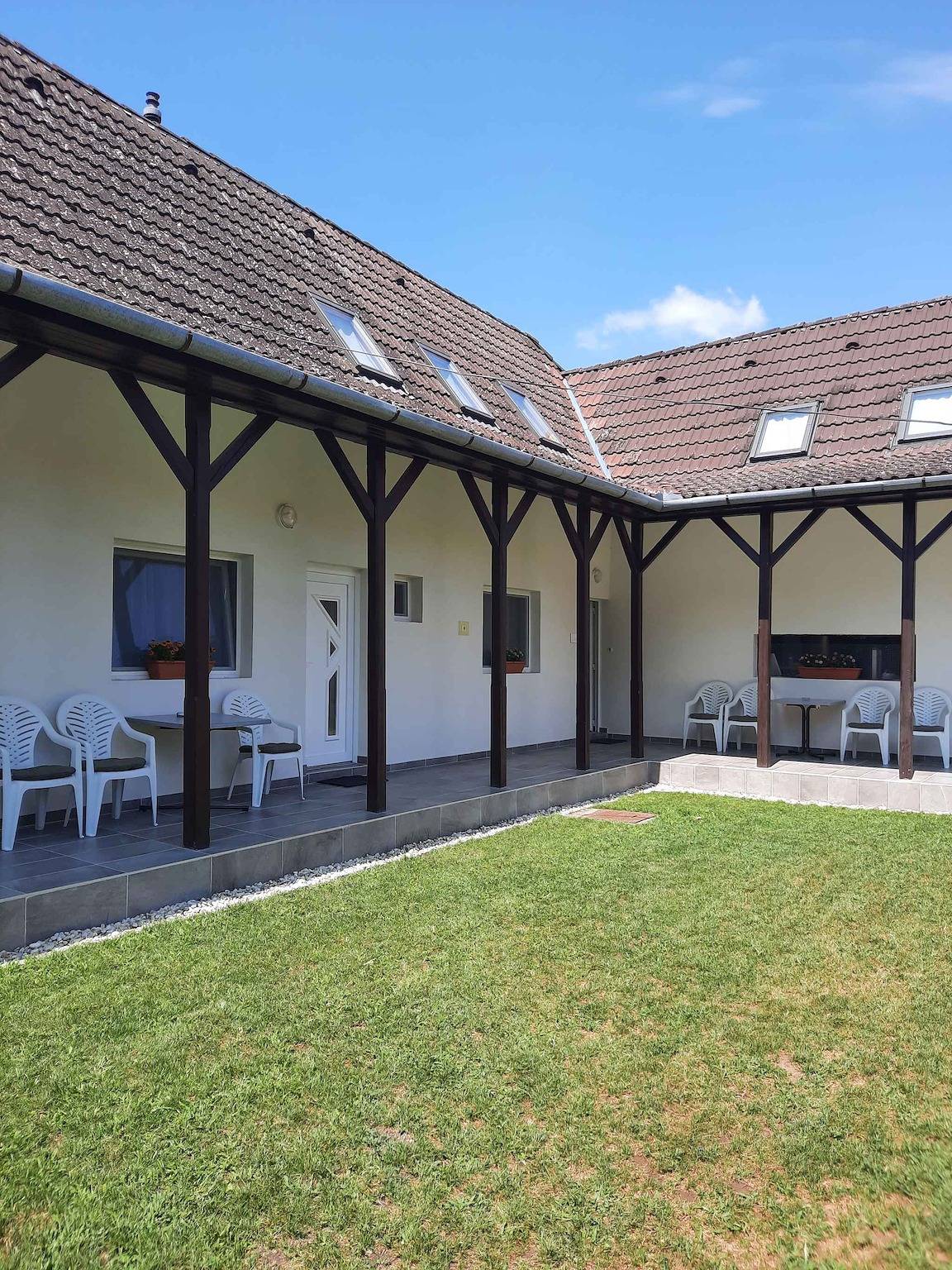 Ganze Ferienwohnung, Ferienwohnung mit Klimaanlage und Internet  in Balatonboglar, Plattensee Südufer