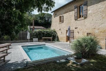 Location de vacances pour 4 personnes, avec jardin et piscine à Couze-et-Saint-Front