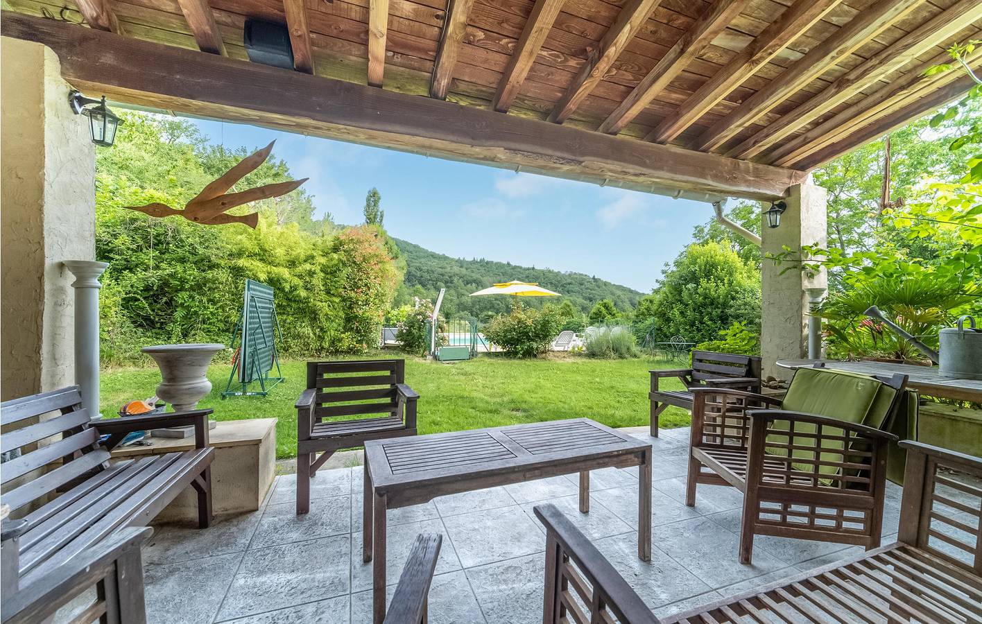 Appartement confortable avec parking, jardin, piscine et Internet à proximité d'un restaurant, du centre-ville et de la rivière in Chalabre, Région de Limoux