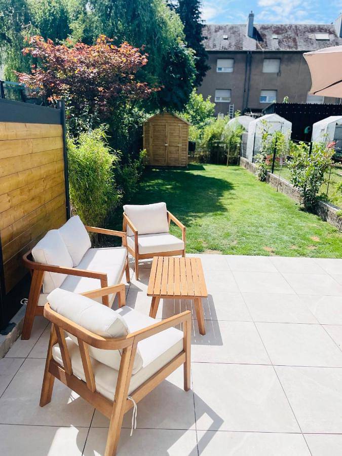 Appartement entier, Large townhouse with a private garden-Dif1 in Differdange, Luxembourg