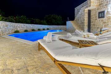 Villa voor 6 Personen in Vinišće, Split-Dalmatië, Afbeelding 2