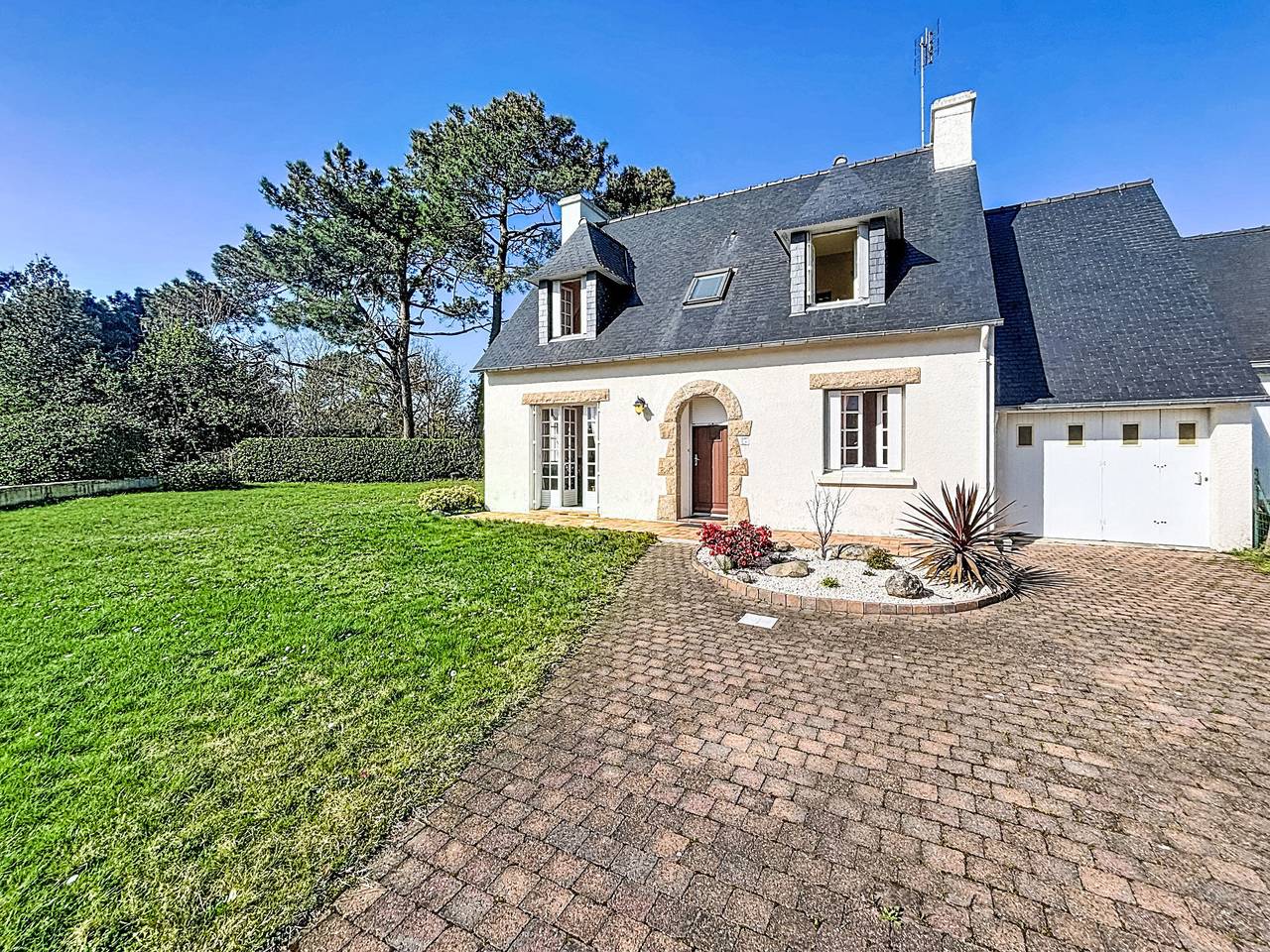 Maison Kervrazic in Locoal-Mendon, Côte des Mégalithes