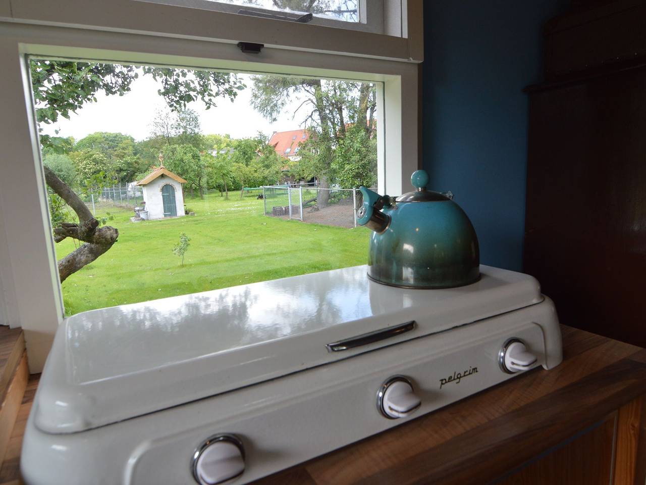 Zigeunerwagen in Weideblick mit Tieren in Bergen op Zoom, Nordbrabant