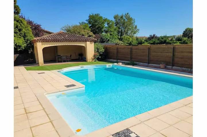 Location de vacances pour 13 personnes, avec jardin à Plaisance-du-Touch