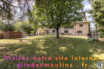 Location de vacances pour 15 personnes, avec piscine ainsi que jardin et jacuzzi, adapté aux familles à Castelnau-d'Estrétefonds