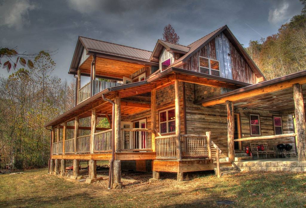 Handwerker-Art-Fluss-Haus, das auf dem französischen breiten Fluss sitzt! in Madison County (NC)