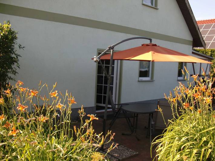 Hütte für 3 Personen, mit Terrasse und Garten, kinderfreundlich in Mecklenburgische Seenplatte - 2