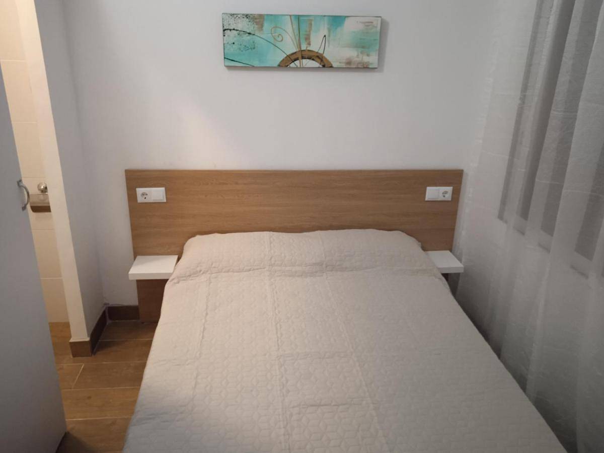Habitación Económica Con Baño Privado En Pleno Centro De Figueres in Figueras, Haut-Ampurdan