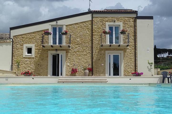 Location de vacances pour 11 personnes, avec Jacuzzi et Jardin à Mazzarino