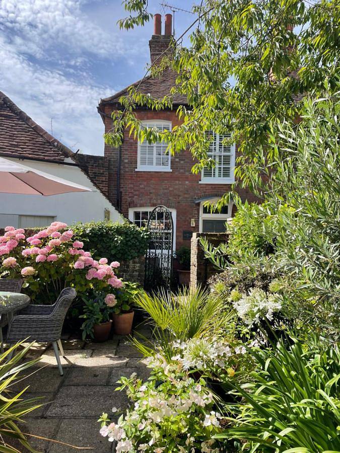Holiday rental for 4 people, with garden in Chichester