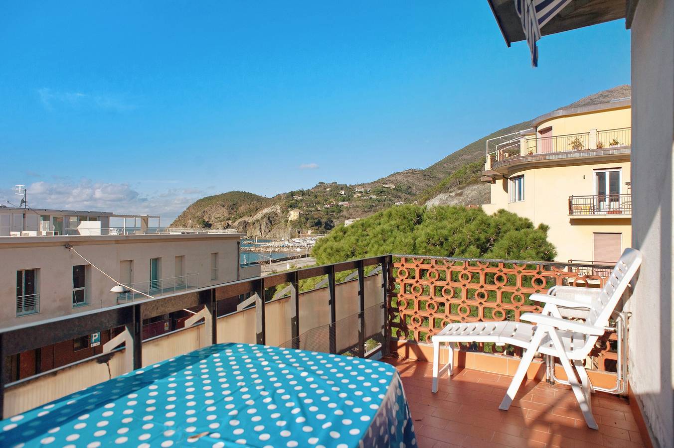 Appartamento intero, Appartamento "Casa Bruno e Iris" con vista mare, balcone e Wi-Fi in Levanto, Comune di Levanto