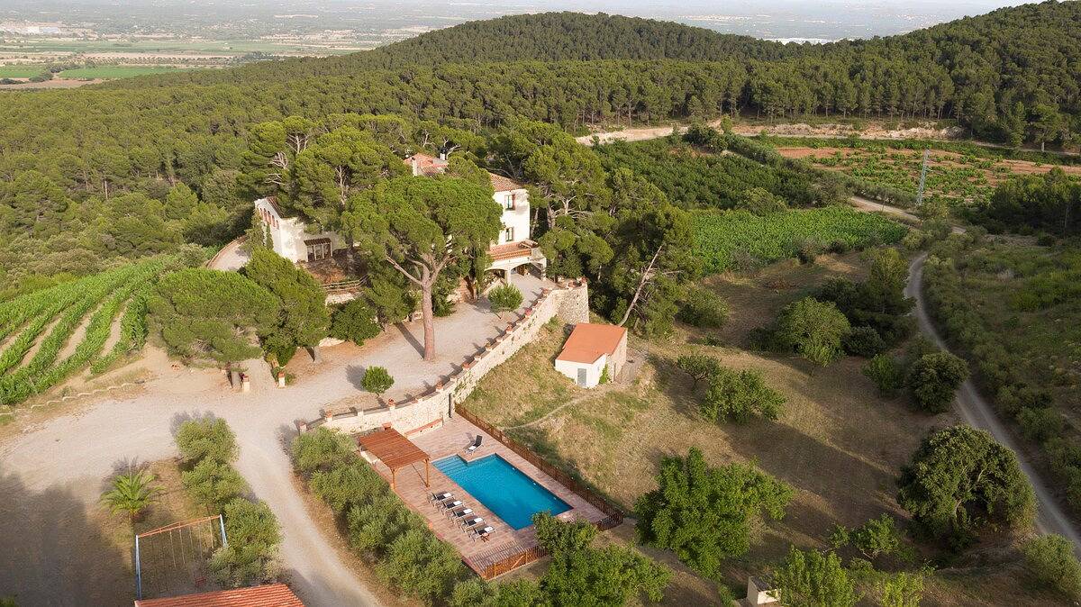 Chalet para 18 personas con piscina in Figuerola del Camp, Alto Campo
