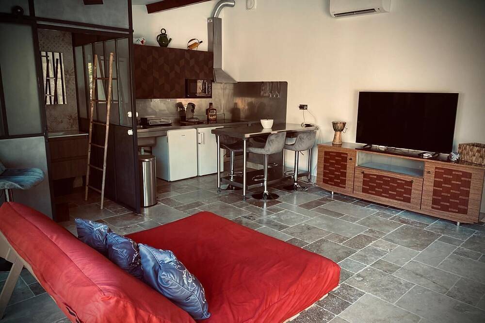 Studio insolite gîtes chez l'habitant. in Sussargues, Côte méditerranéenne (France)