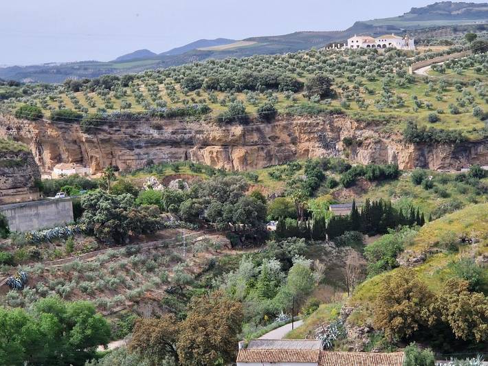 Apartamento para 6 personas, con Balcón además de Terraza y Vistas en Setenil de las Bodegas