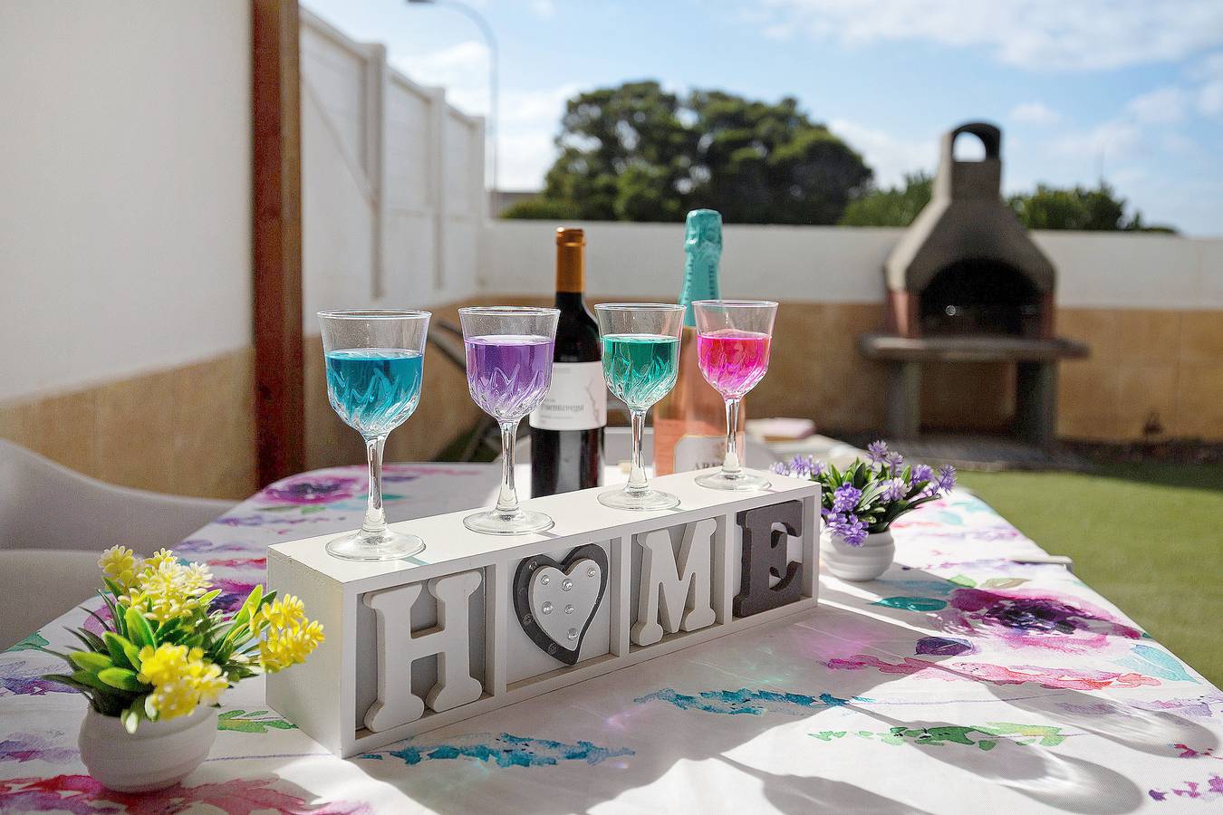 Vacation Home "La Casa Blanca" with Mountain View, Shared Pool & Wi-Fi in Geafond, La Oliva