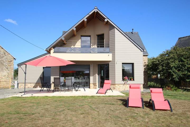 Gîte pour 8 personnes, avec jardin et terrasse, animaux acceptés