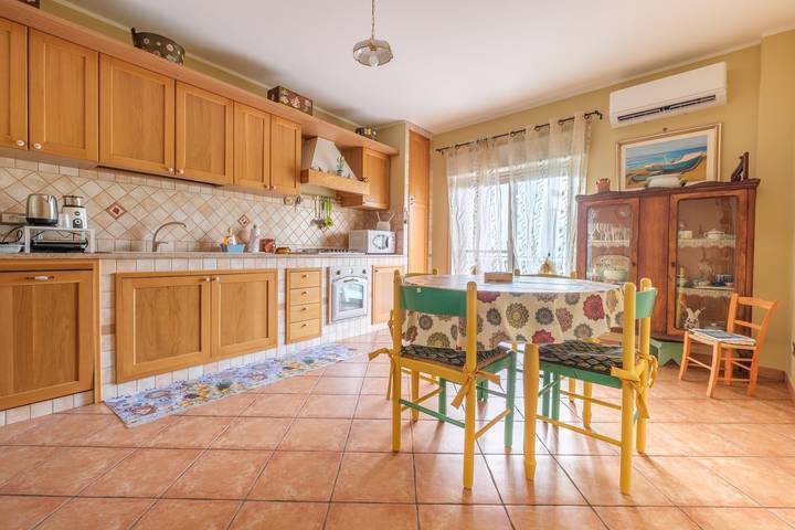 Entire apartment, Apartment 'Meizon Sicilia' with Balcony, Wi-Fi and Air Conditioning in Terme Vigliatore, Messina Province