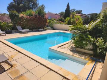 Villa pour 6 personnes, avec piscine ainsi que terrasse et jardin dans Boulouris