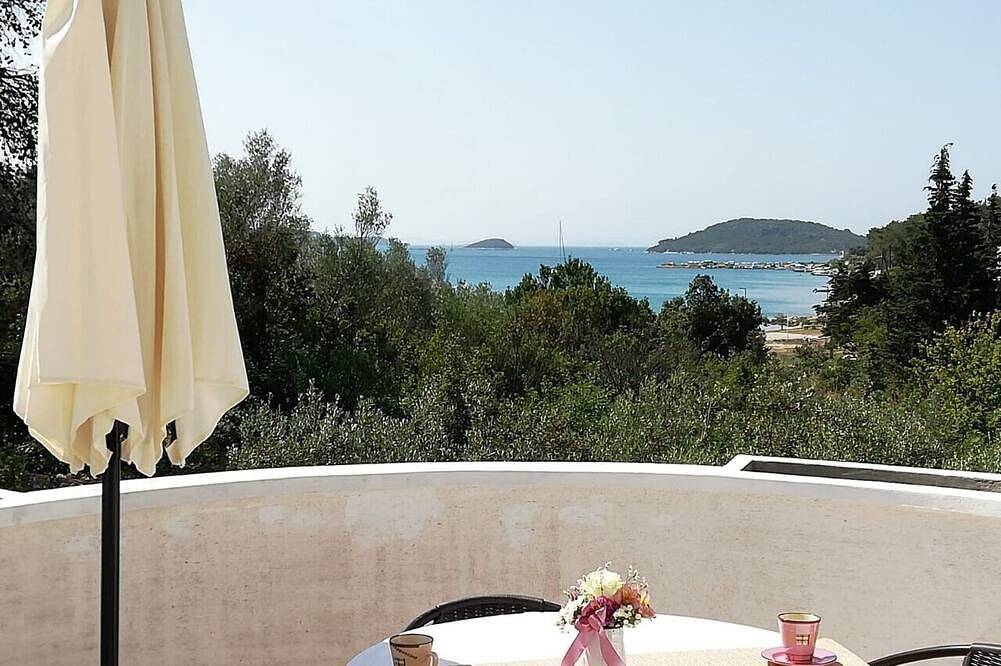 Appartamento intero, Longin Lamljana- Two bedroom apartment with seaview balcony in Calli Croazia, Isola di Ugljan