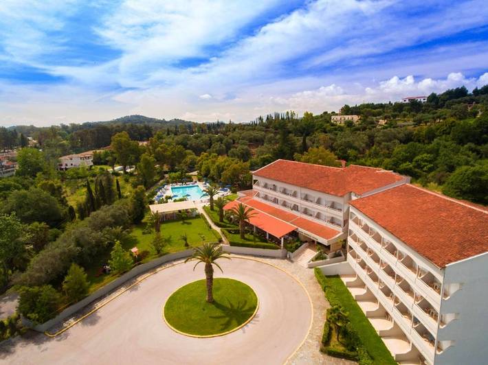 Hôtel pour 3 personnes, avec vue ainsi que piscine et jardin, animaux acceptés