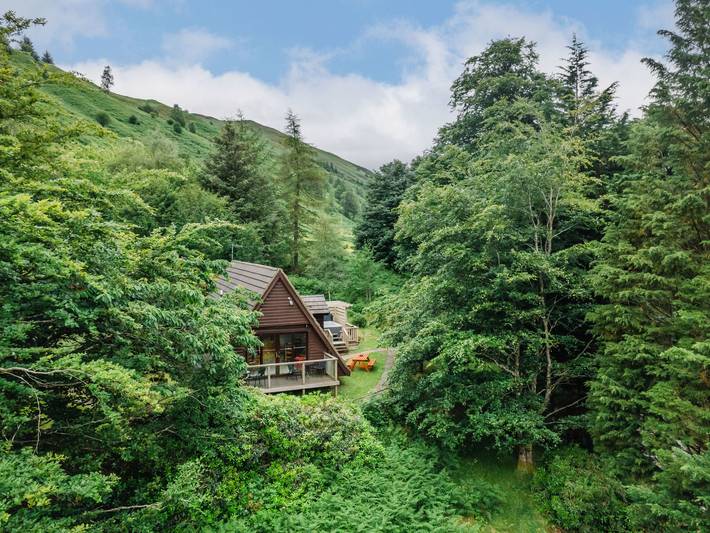 Chalet for 4 people, with garden and terrace as well as view in Scotland