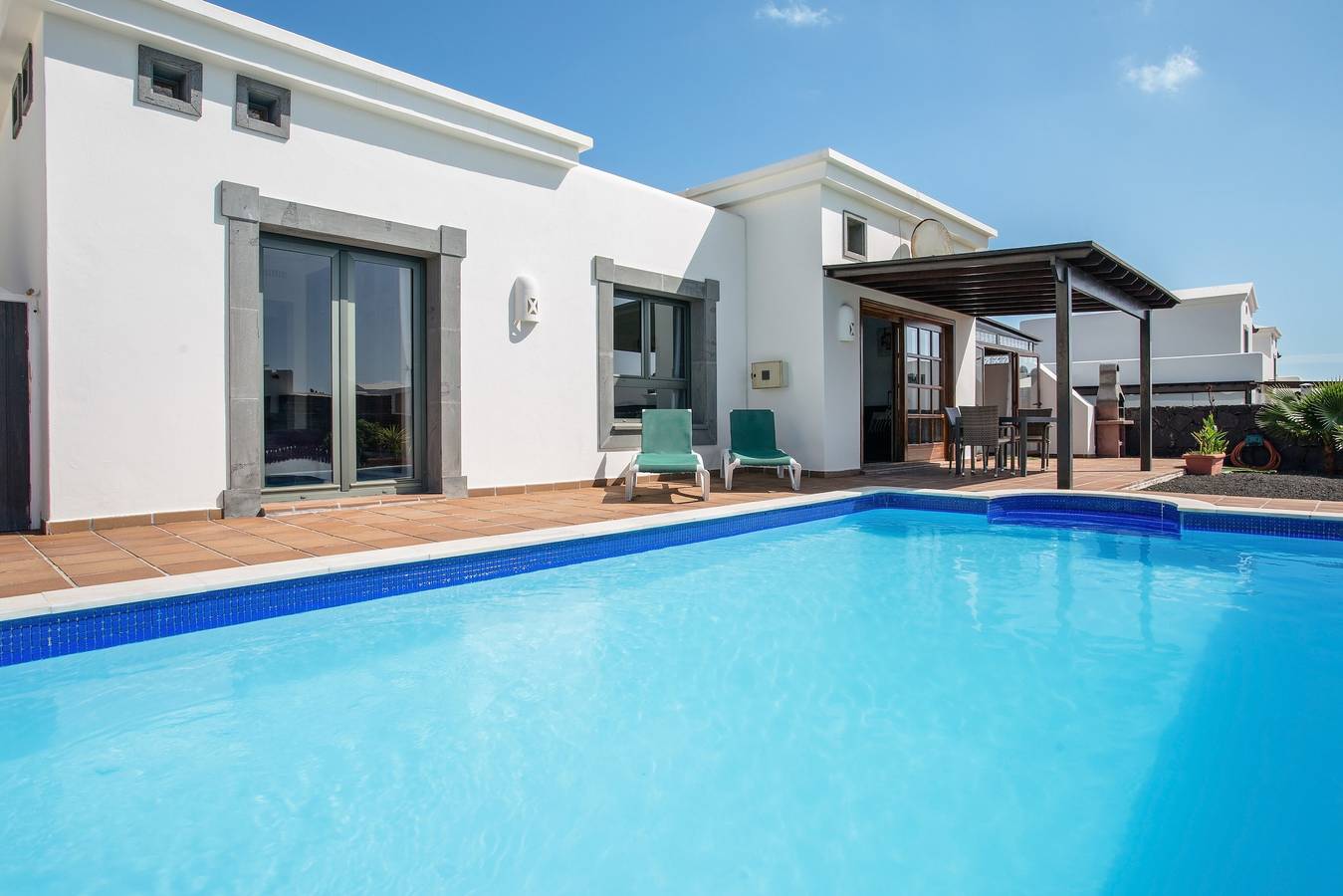 Belle maison de vacances "Casa Violeta" avec terrasses et piscine in Montaña Roja, Yaiza